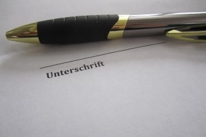 Der Bußgeldbescheid ist nicht unterschrieben? Dies allein rechtfertigt keinen Einspruch.